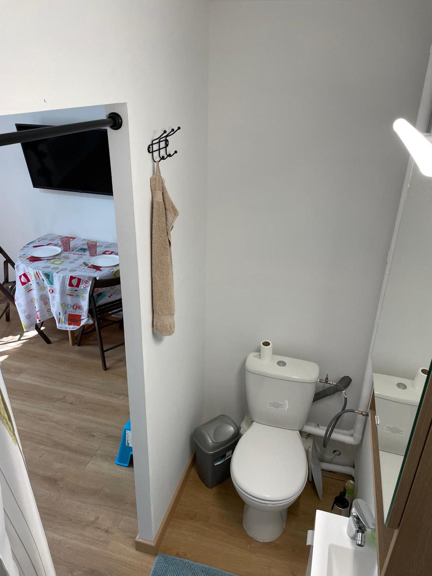 Confortable Au Calme Avec Acces Piscine Et Parking Appartement *