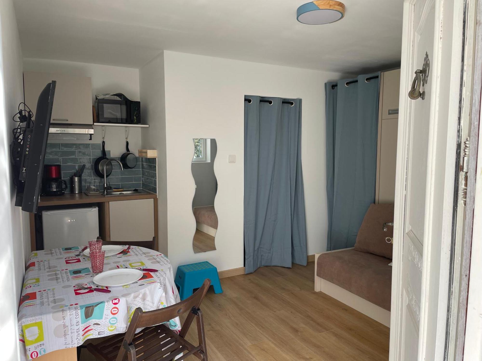 Confortable Au Calme Avec Acces Piscine Et Parking Appartement *