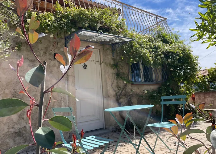 Confortable Studio Au Calme Avec Acces Piscine Et Parking